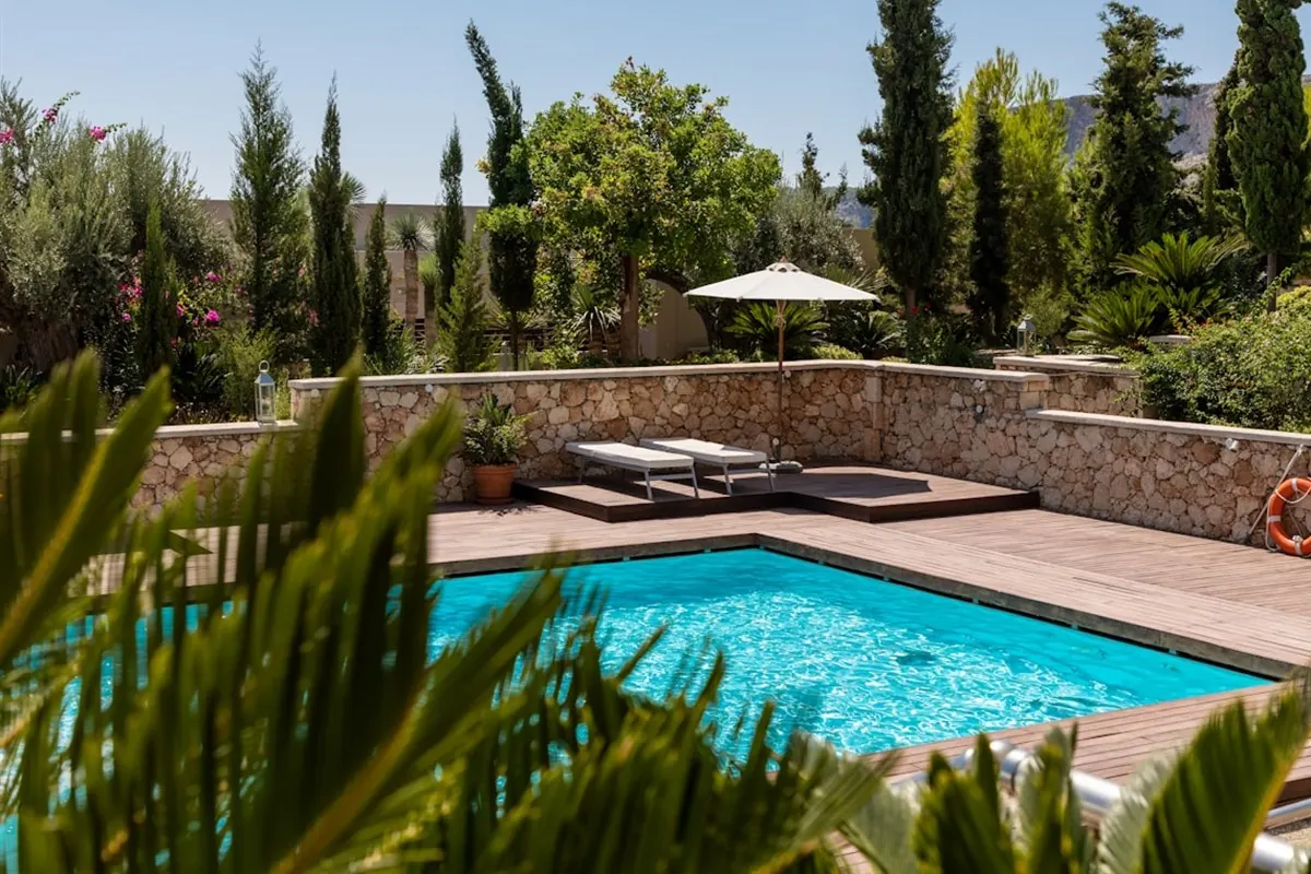 WoodEver decking and cladding applications in outdoor residential settings